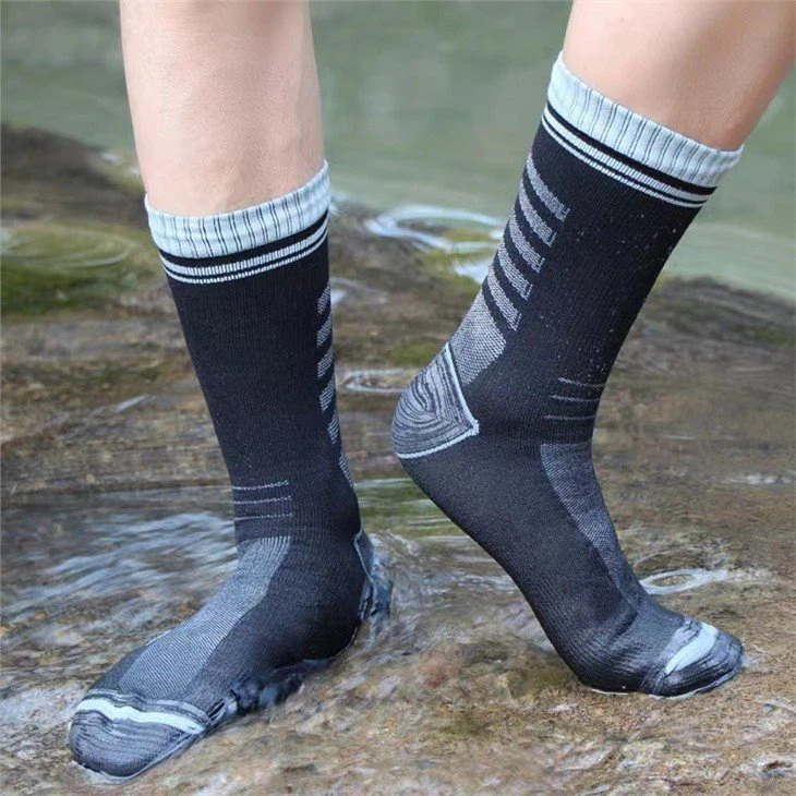 Outdoor breathable and waterproof hiking socks in stock 06